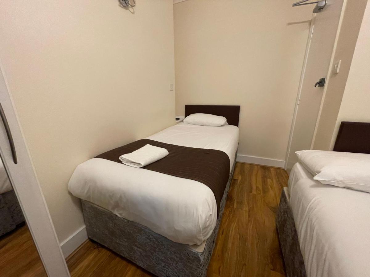 Kings Cross Hotel Лондон Экстерьер фото