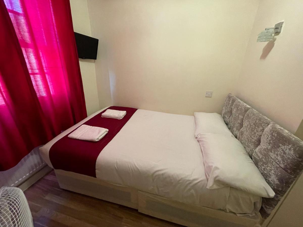 Kings Cross Hotel Лондон Экстерьер фото