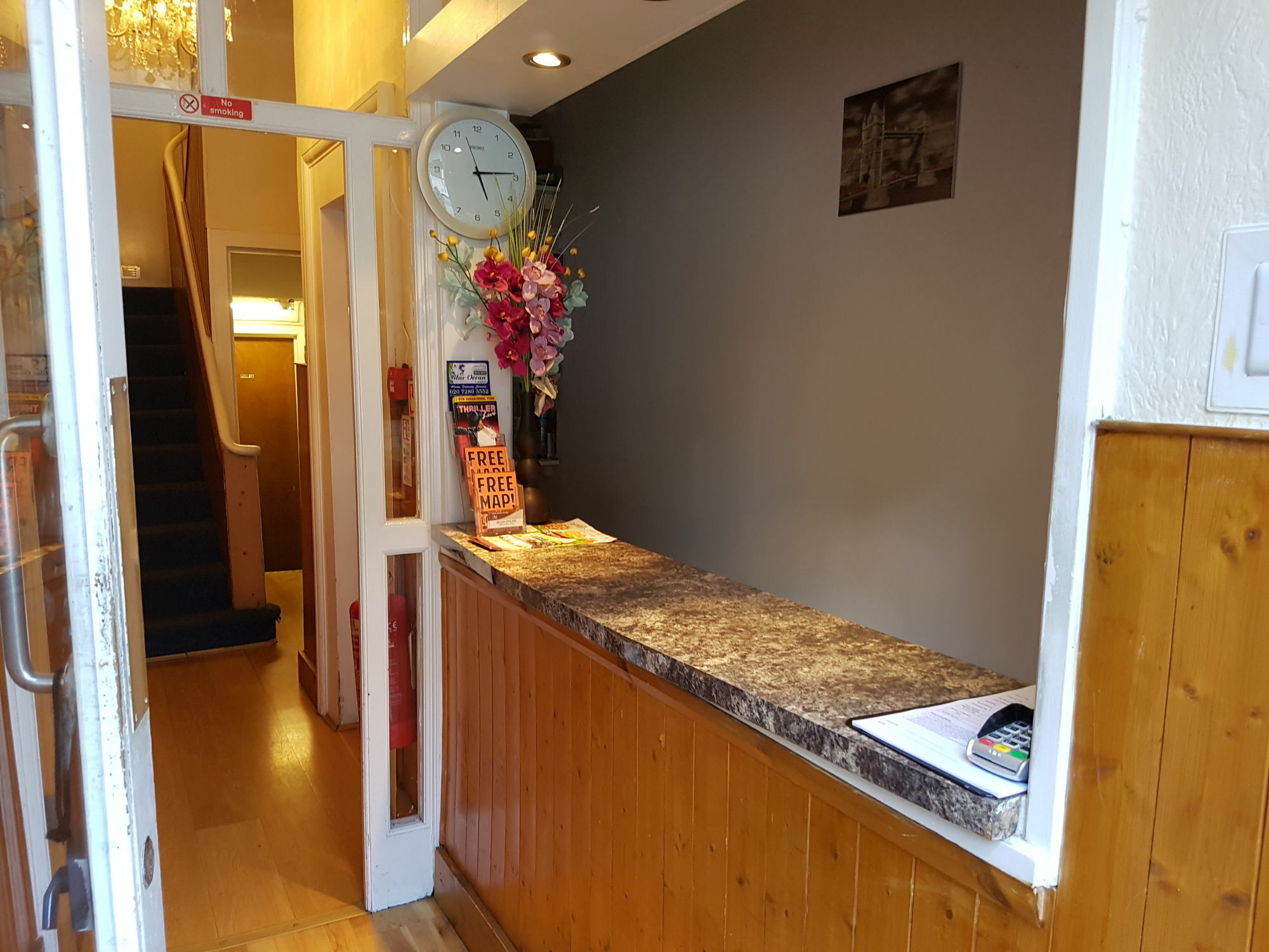 Kings Cross Hotel Лондон Экстерьер фото