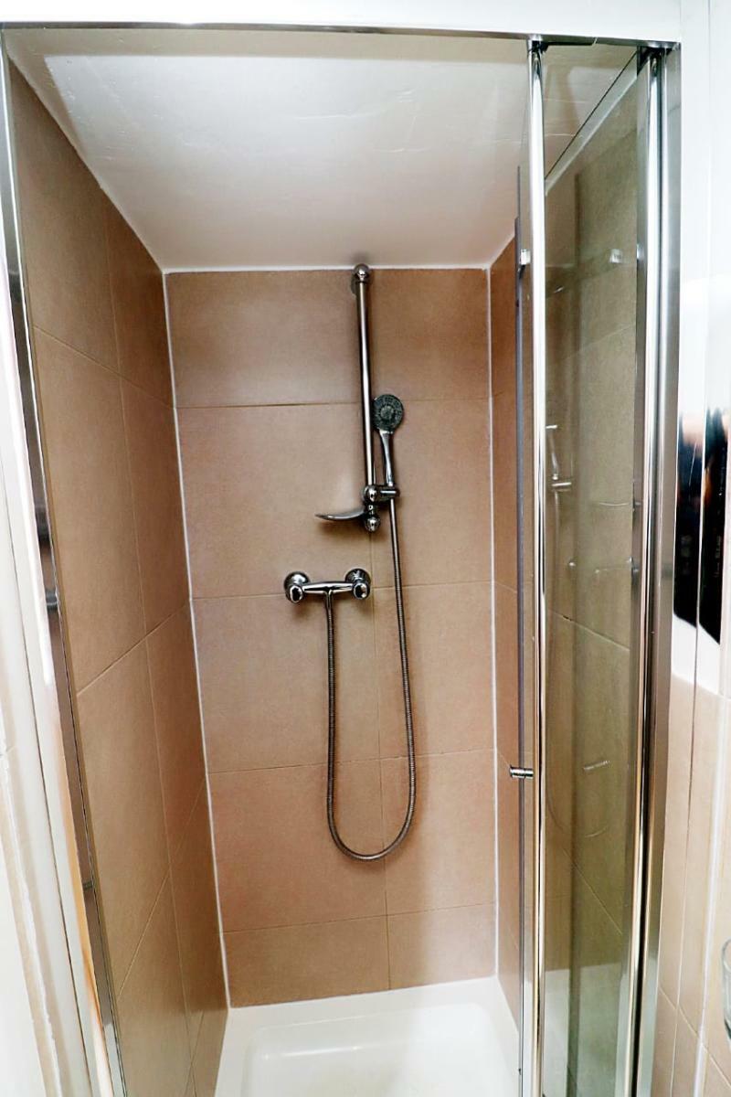 Kings Cross Hotel Лондон Экстерьер фото