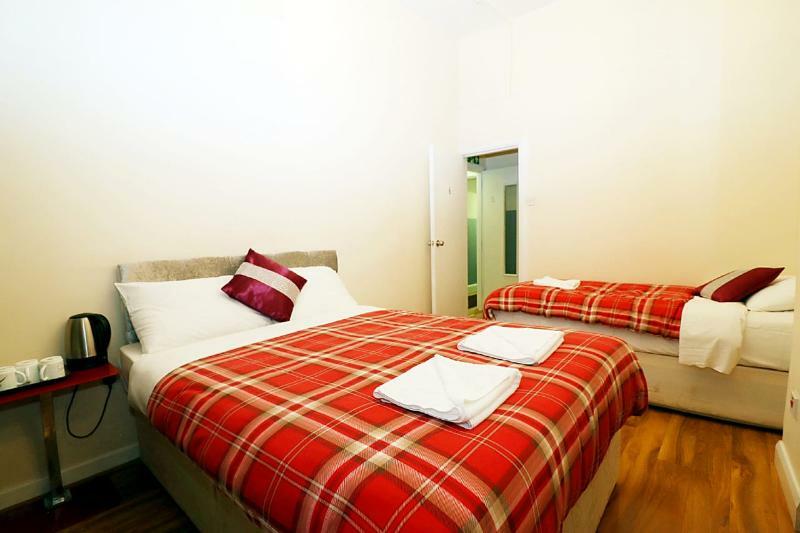 Kings Cross Hotel Лондон Экстерьер фото